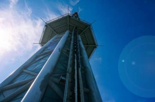 世界上最高的跳楼机（广州塔跳楼机玩心跳(484米/1秒落地)）