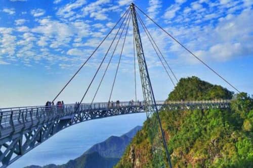 世界上最惊悚的十座桥梁（中国四渡河大桥上榜，第一在马来西亚）