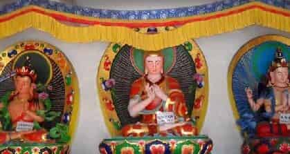 锡伯族信仰，锡伯族信奉藏传佛教吗