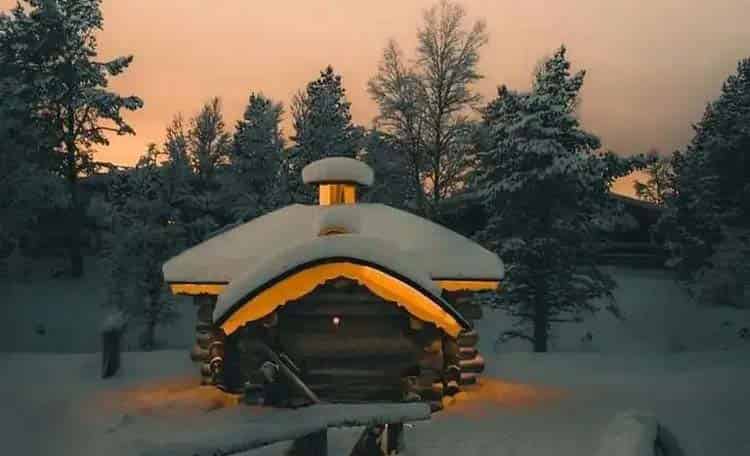 飞在春风里的帽子